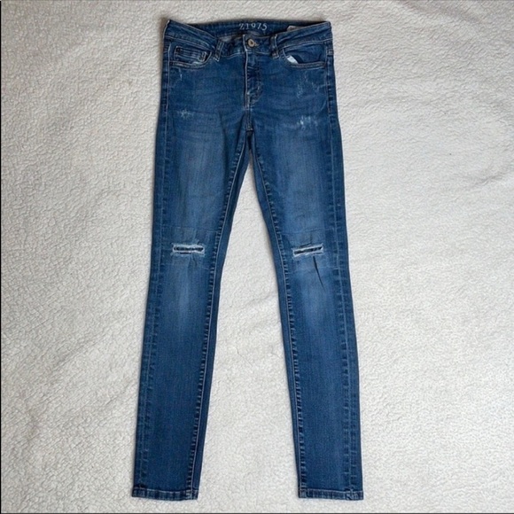 Zara Z1975 skinny mid rise distressed Ripped 
Size 6 - Picture 9 of 10